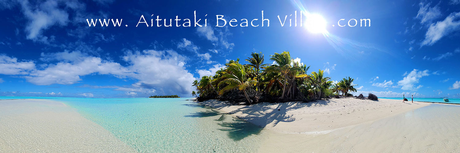 Uninhabited island motu on an Aitutaki day cruise in the lagoon